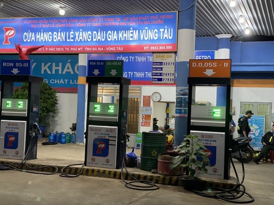 Vụ xăng dầu giả quy mô lớn: Bắt khẩn cấp Giám đốc Võ Hoài Phương