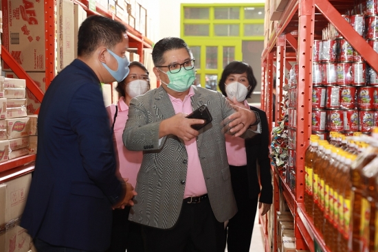 cp viet nam dong hanh cung foodbank warehouse va du an bep yeu thuong