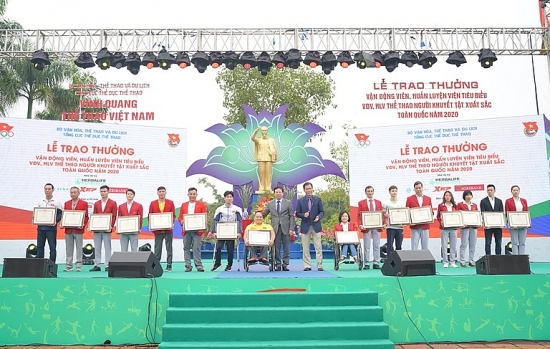 herbalife viet nam cung tong cuc the duc the thao vinh danh van dong vien huan luyen vien tieu bieu