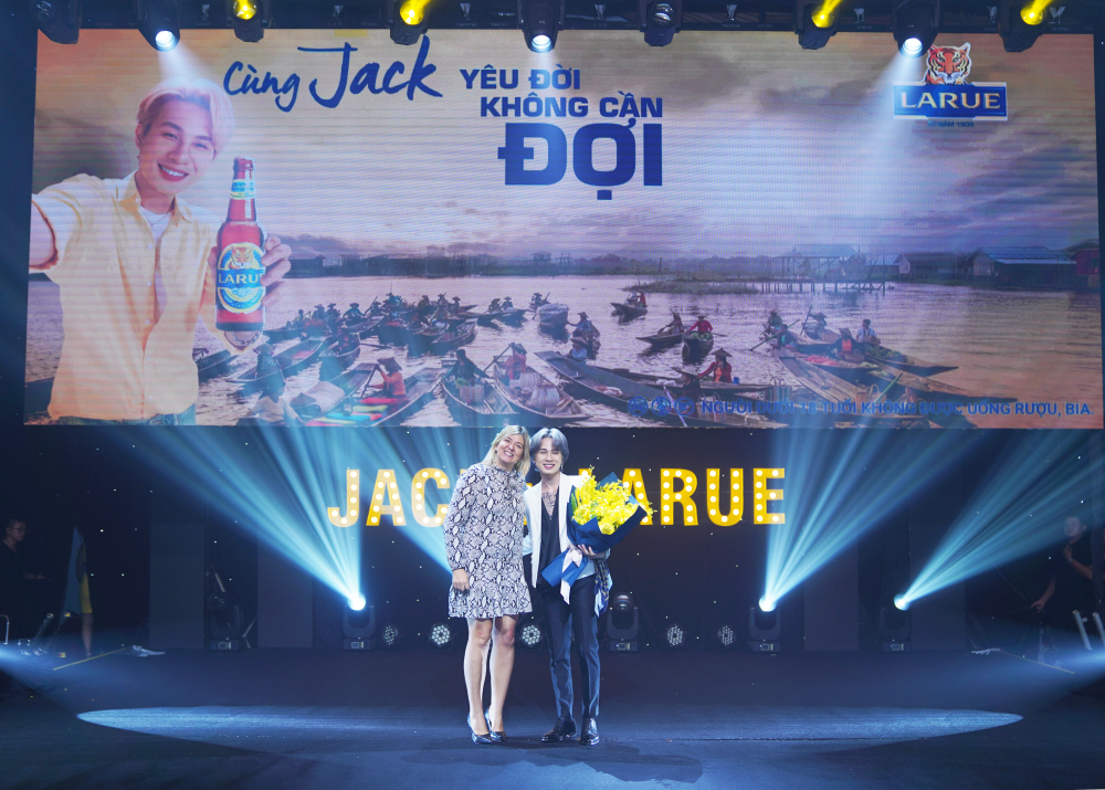 Jack là Đại sứ thương hiệu đầu tiên của bia Larue