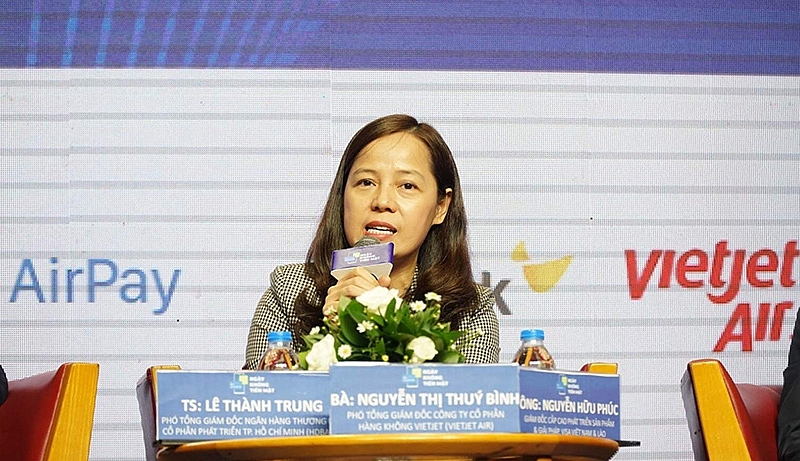 neu thi truong thanh toan khong tien mat la cai banh thi vietjet la bot no lam cai banh nay lon hon