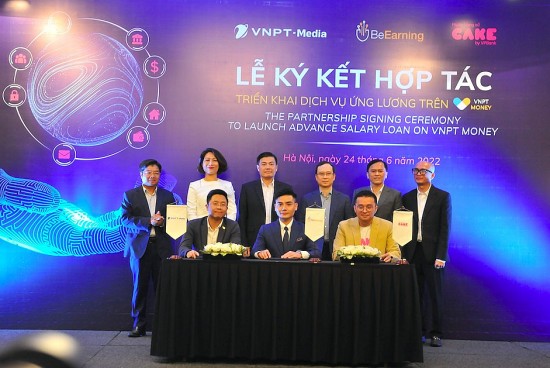 vnptmedia be earning ngan hang so cake by vpbank phoi hop trien khai dich vu ung luong qua vnpt money