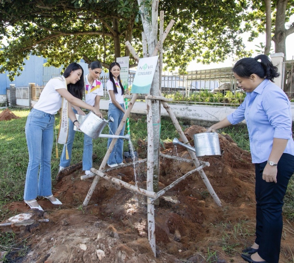 Hoa hậu Trái đất và NovaGroup làm đẹp các tuyến đường tại TP.  Phan Thiết