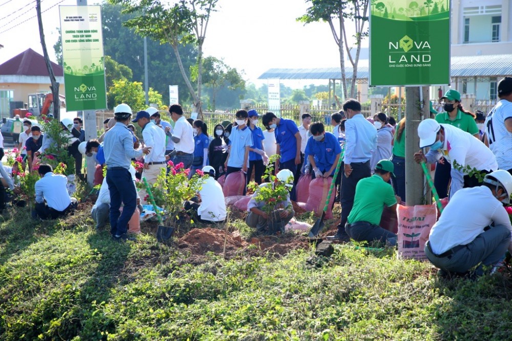 Hoa hậu Trái đất và NovaGroup làm đẹp các tuyến đường tại TP.  Phan Thiết