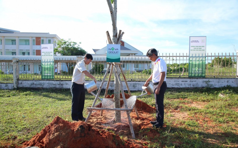 Hoa hậu Trái đất và NovaGroup làm đẹp các tuyến đường tại TP.  Phan Thiết