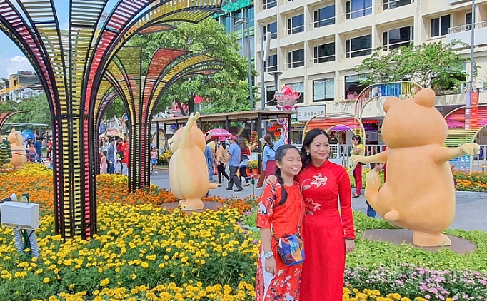 nguoi dan tap nap du xuan thuong ngoan duong hoa nguyen hue