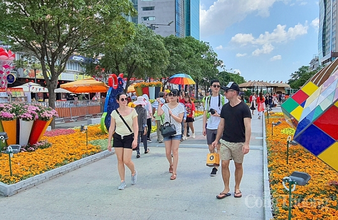 nguoi dan tap nap du xuan thuong ngoan duong hoa nguyen hue