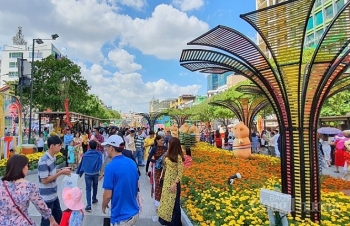nguoi dan tap nap du xuan thuong ngoan duong hoa nguyen hue