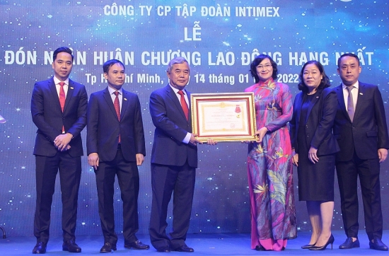 Tập đoàn Intimex đón nhận Huân chương Lao động hạng Nhất