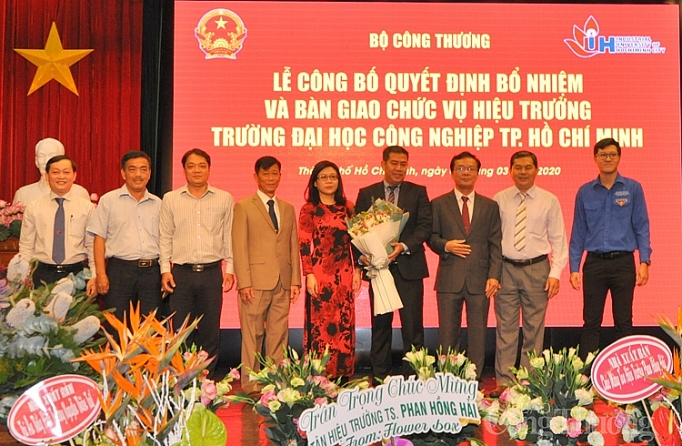 bo nhiem chuc vu hieu truong truong dai hoc cong nghiep tp ho chi minh