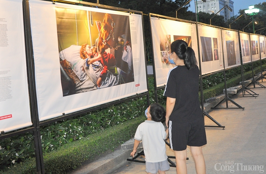 Khai mạc Triển lãm Ảnh báo chí thế giới năm 2021 tại TP. Hồ Chí Minh