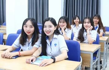 truong dai hoc dau tien thuoc bo cong thuong giam 25 hoc phi thoi covid19
