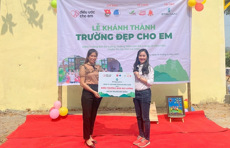 Trao tặng 5 điểm trường học mới cho học sinh vùng cao Tây Bắc