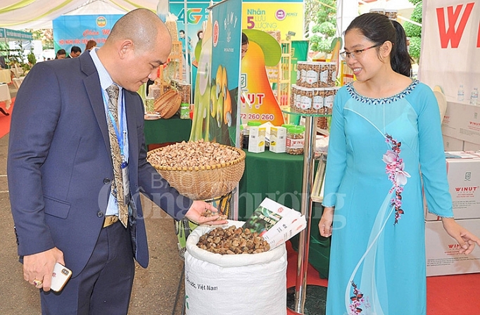 200 gian hang tham gia hoi cho trai cay va hang nong san binh phuoc lan thu iv