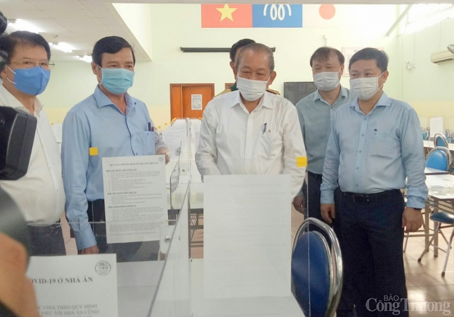 Phó Thủ tướng Trương Hòa Bình kiểm tra công tác phòng chống dịch Covid-19 ở Khu chế xuất Tân Thuận