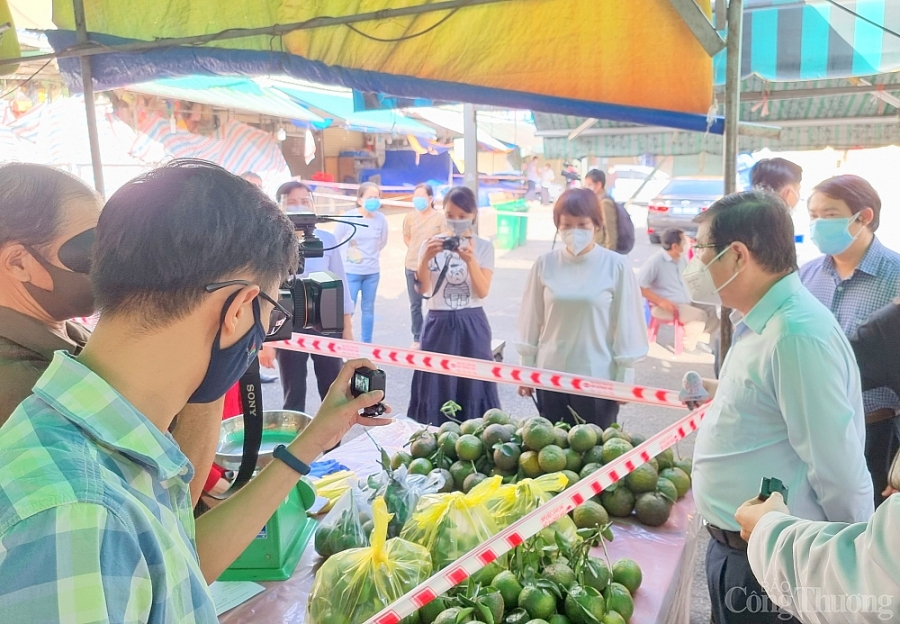 Tổ công tác tiền phương Bộ Công Thương và UBND TP. Hồ Chí Minh kiểm tra cung ứng hàng hóa tại các chợ