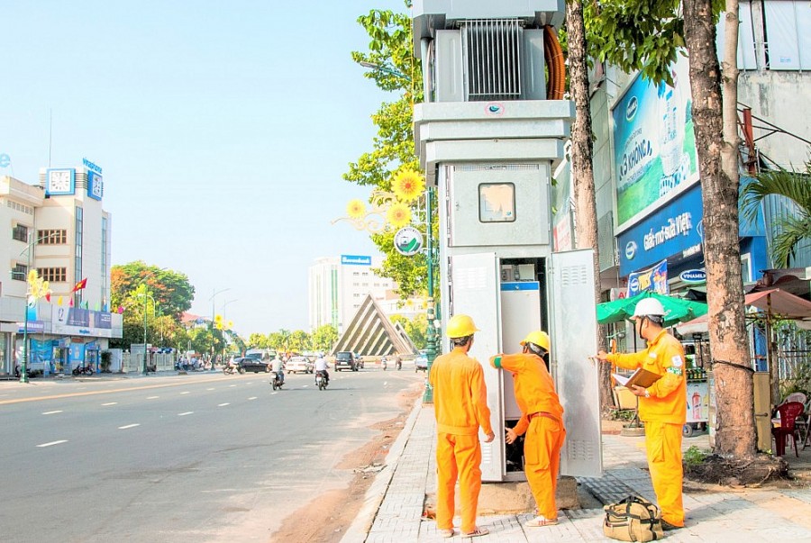 Nhiều giải pháp đảm bảo cấp điện an toàn mùa mưa bão các tỉnh phía Nam