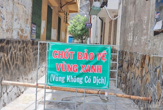 TP. Hồ Chí Minh: Nhân viên cung cấp thực phẩm trong “vùng xanh” phải mặc trang phục bảo hộ y tế