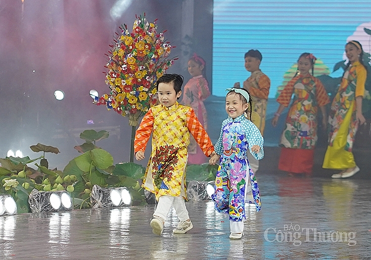 Lễ hội Áo dài TP. Hồ Chí Minh - Tôn vinh bản sắc văn hóa truyền thống dân tộc