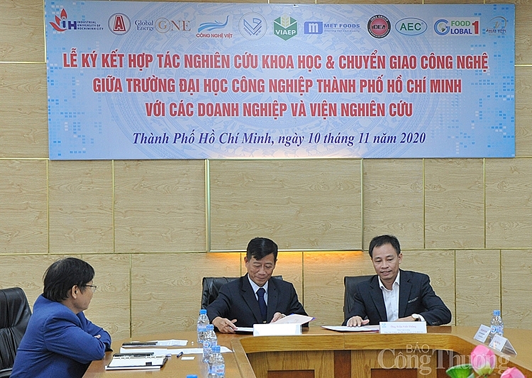 IUH ký kết hợp tác với nhiều doanh nghiệp về nghiên cứu khoa học và chuyển giao công nghệ