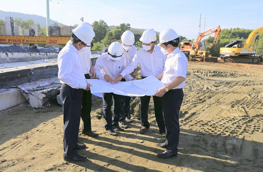 EVNSPC quyết liệt thúc đẩy tiến độ các dự án xây dựng lưới điện tại Vĩnh Long