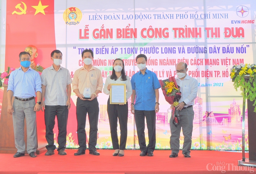 TP. Hồ Chí Minh: Gắn biển công trình chào mừng ngày truyền thống ngành điện lực