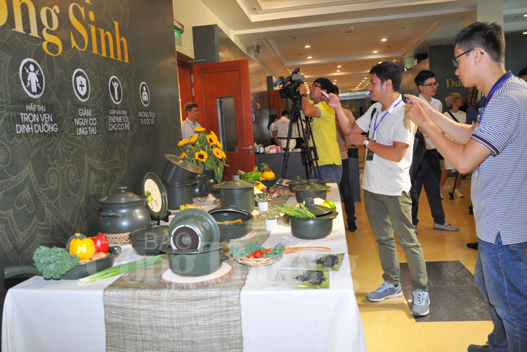Minh Long ra mắt nồi sứ dưỡng sinh đầu tiên trên thế giới