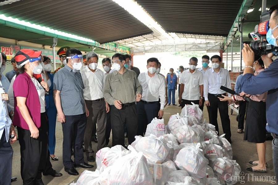 Đoàn công tác của Chính phủ kiểm tra công tác phòng chống dịch tại Bình Dương