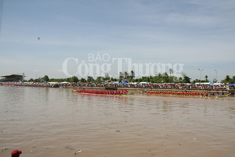 Giải đua ghe Ngo mang đậm nét văn hóa đặc trưng