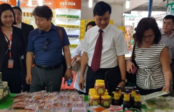 ben tre ban le va xuat khau tang so voi cung ky