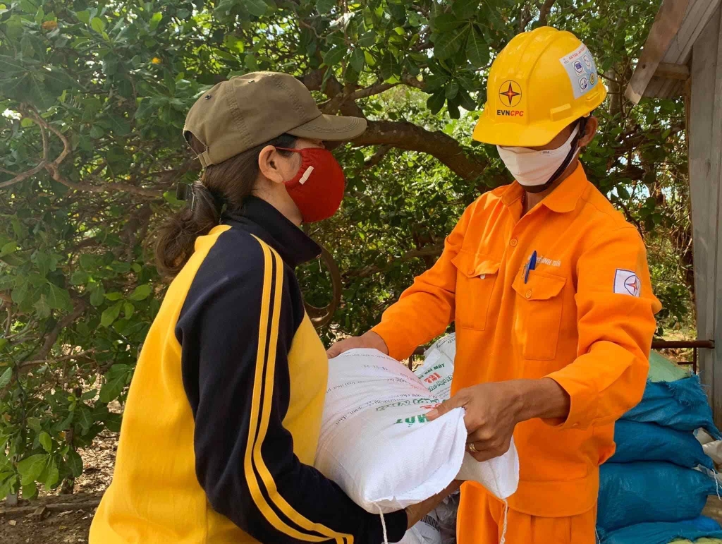 pc dak lak trao yeu thuong tu atm gao nghia tinh