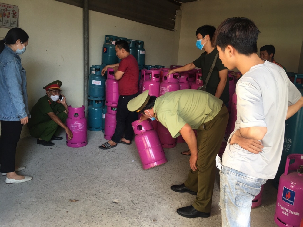 QLTT Thừa Thiên Huế tạm giữ số lượng lớn chai LPG các loại có dấu hiệu xâm phạm quyền sở hữu trí tuệ