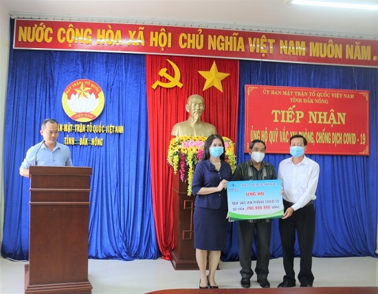pc dak nong ung ho quy vac xin va tang vat tu phong chong dich covid19