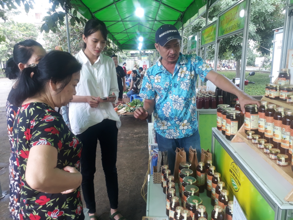 tp ho chi minh tiep tuc co them mot cho phien nong san an toan
