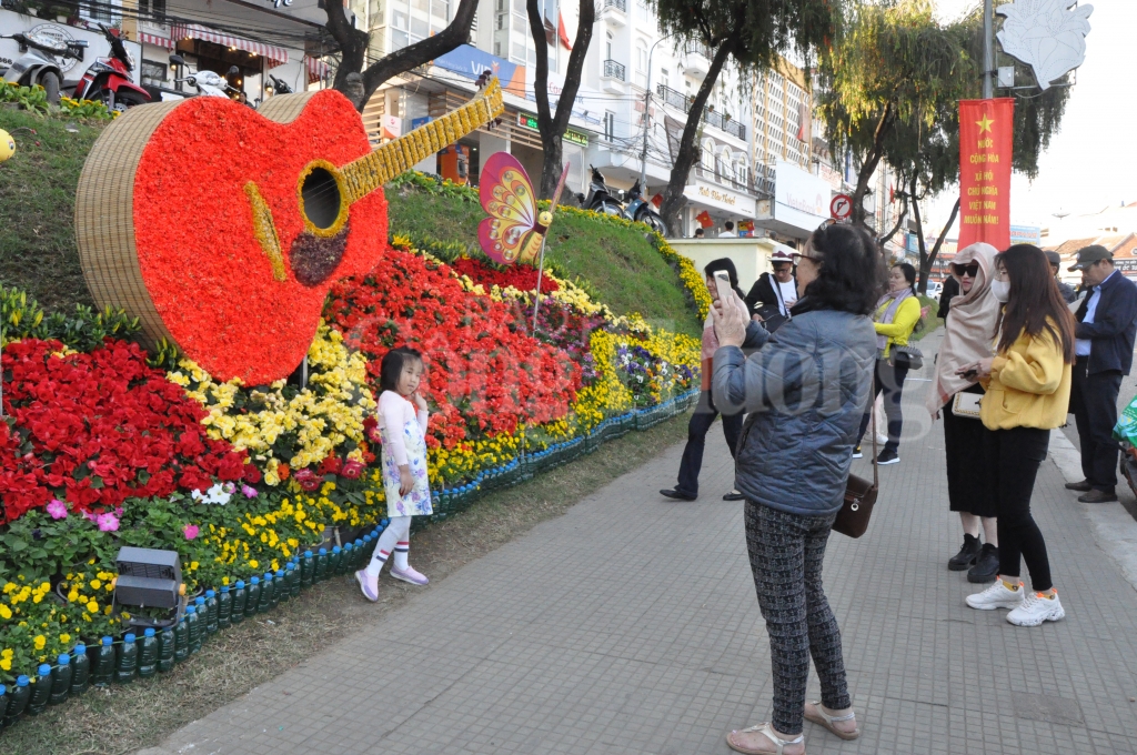 lam dong don hon 250 ngan luot khach trong dip festival hoa