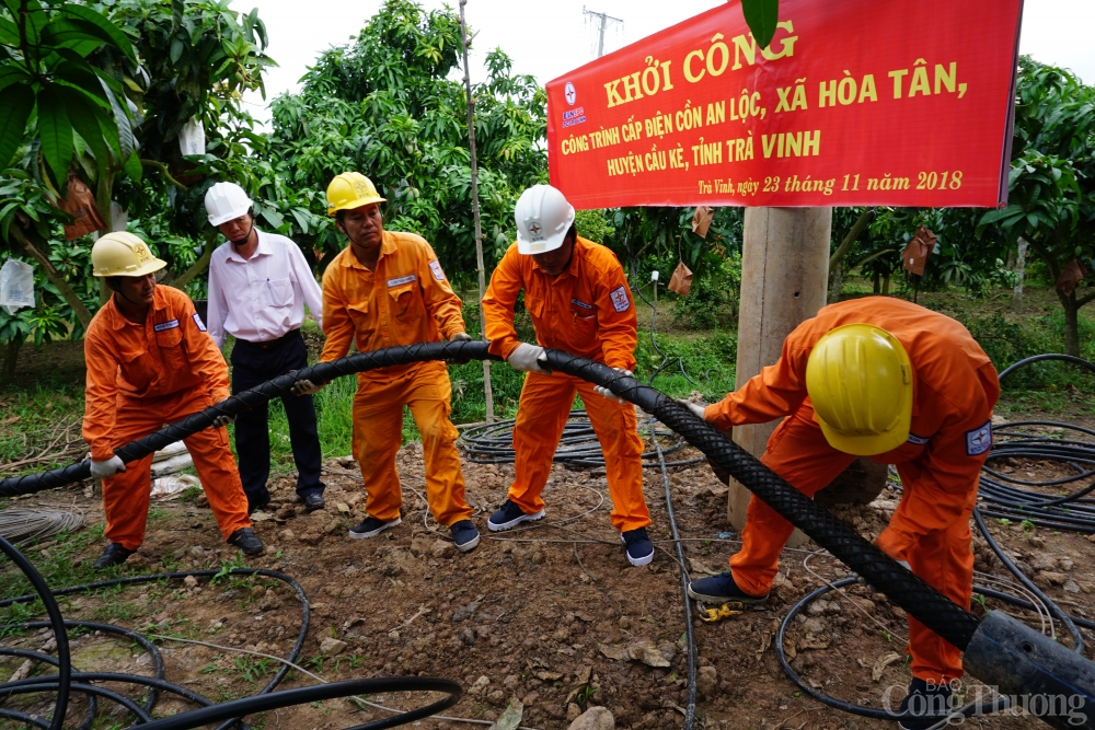 Hàng chục nghìn hộ dân miền Nam mừng vui đón Tết vì nhà có điện lưới quốc gia