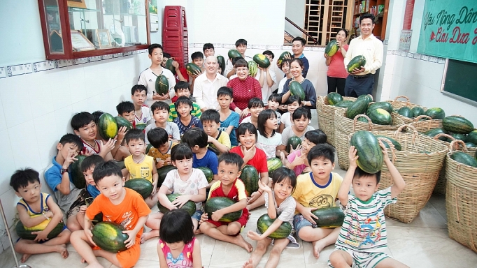 can nhan len tinh than tuong ai trong san xuat kinh doanh