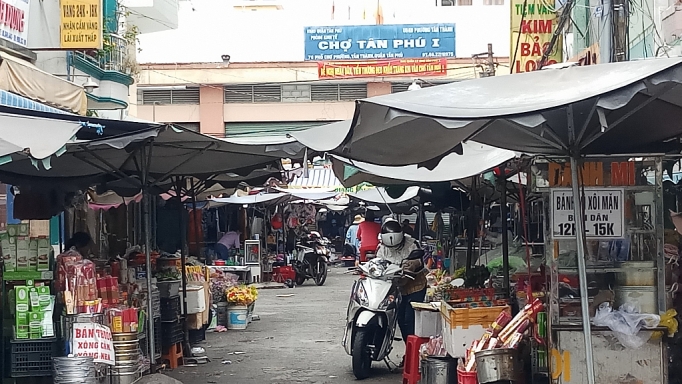 thanh pho sai gon vang lang trong nhung ngay gian cach xa hoi