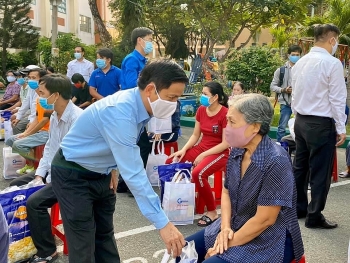 Khởi hành “Chuyến xe yêu thương” hỗ trợ người nghèo vượt qua khó khăn