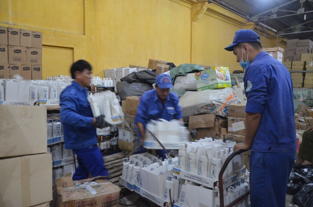 TP. Hồ Chí Minh hàng nhập lậu tràn ngập thị trường chủ yếu đến từ Trung Quốc