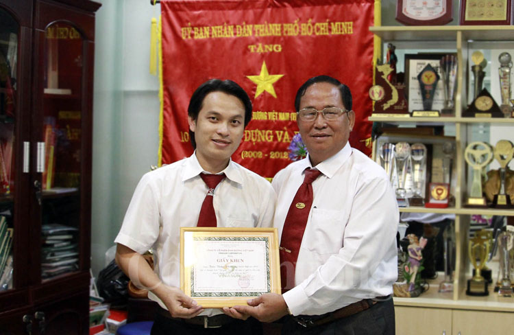 Tìm lại được điện thoại Vertu giá 10.000USD nhờ đi Taxi Vinasun