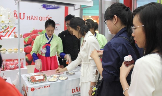 LOTTE Mart tổ chức lễ hội dâu tây Hàn Quốc