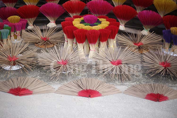 Nghề hương Huế nhộn nhịp “đổ bông” đón Tết
