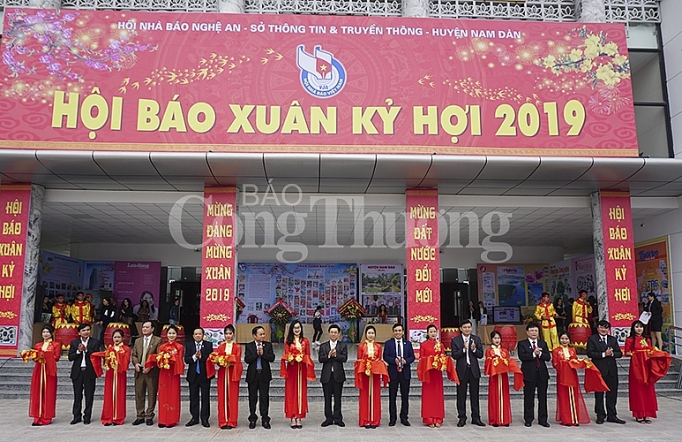 nghe an khai mac hoi bao xuan ky hoi