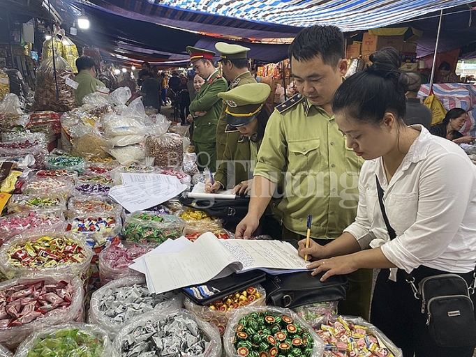 thuc pham khong ro nguon goc bua vay mua giap tet