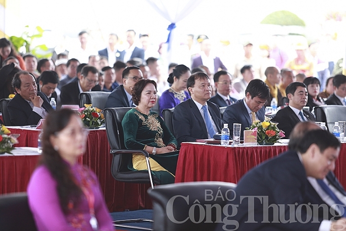 thu tuong nguyen xuan phuc du le khanh thanh tong kho xang dau lon nhat bac trung bo