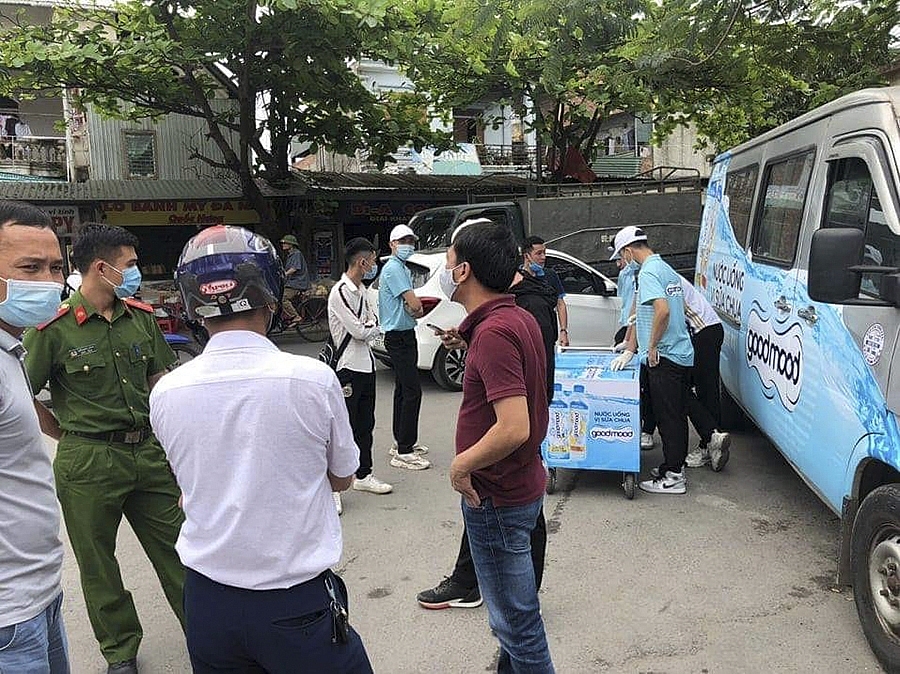 Nghệ An xác minh vụ việc học sinh ngộ độc nghi do đồ uống miễn phí