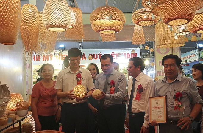 ton vinh hang cong nghiep nong thon tieu bieu khu vuc phia bac