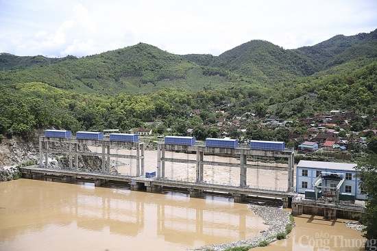 Nghệ An: Dân lòng hồ thủy điện “ngồi trên lửa” trước mùa mưa bão