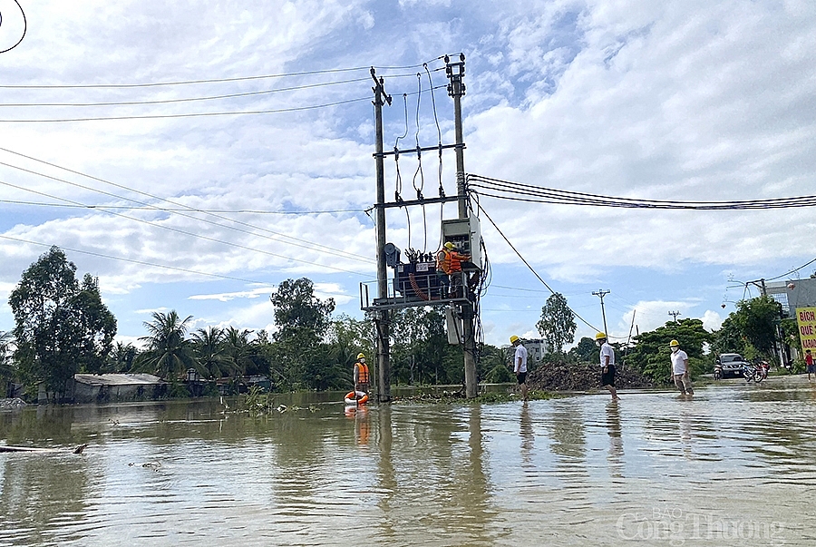 Điện lực Nghệ An khẩn trương khôi phục cấp điện sau mưa lũ